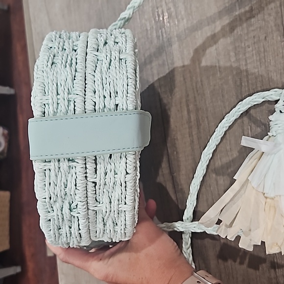 Mia & tess sea glass green round rattan purse - Picture 3 of 11